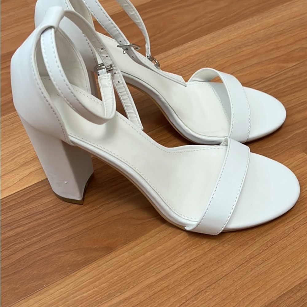 White heels - Picture 3 of 5